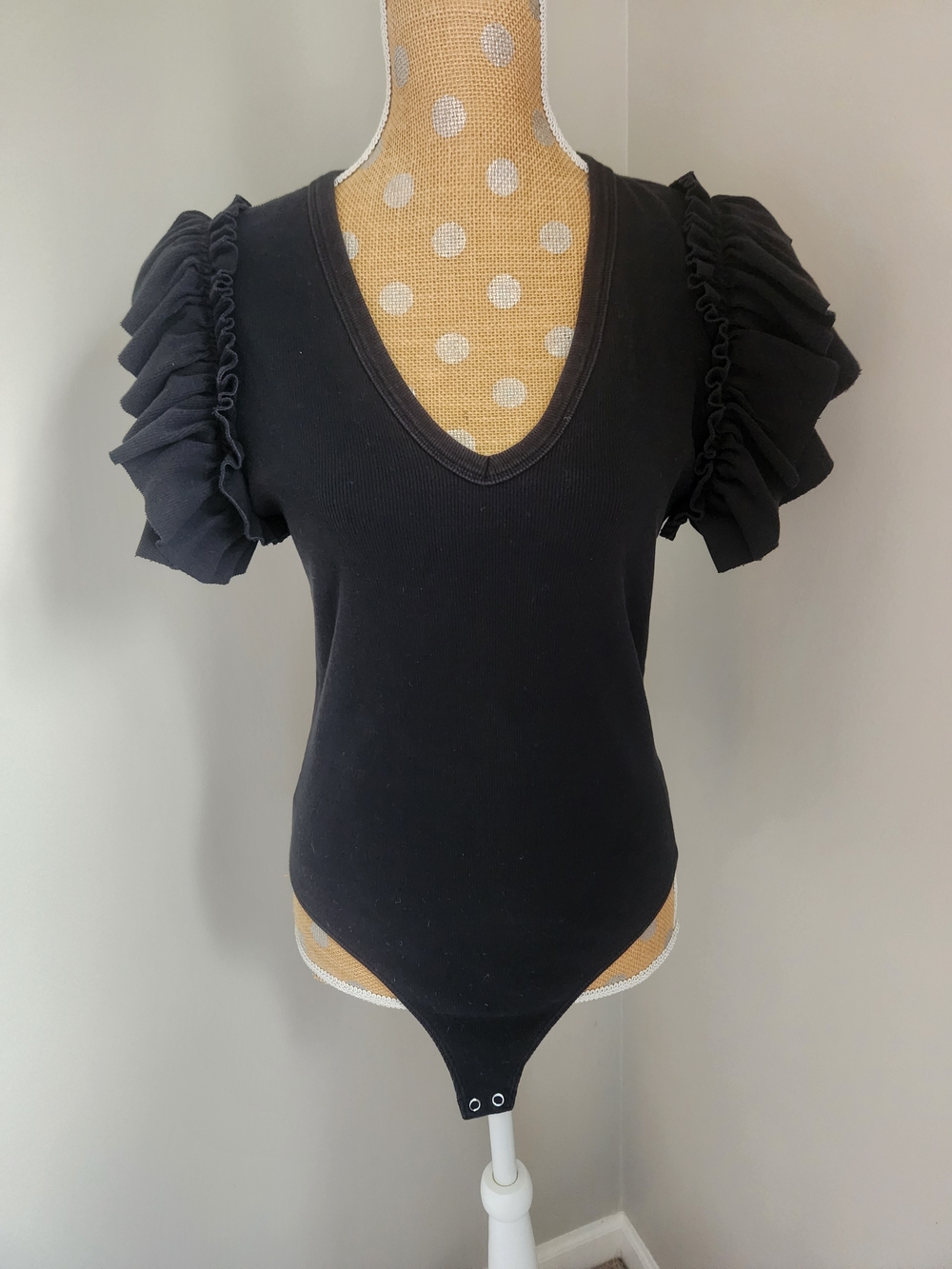 Express Black V-Neck Ruffle Puff-Sleeve Bodysuit